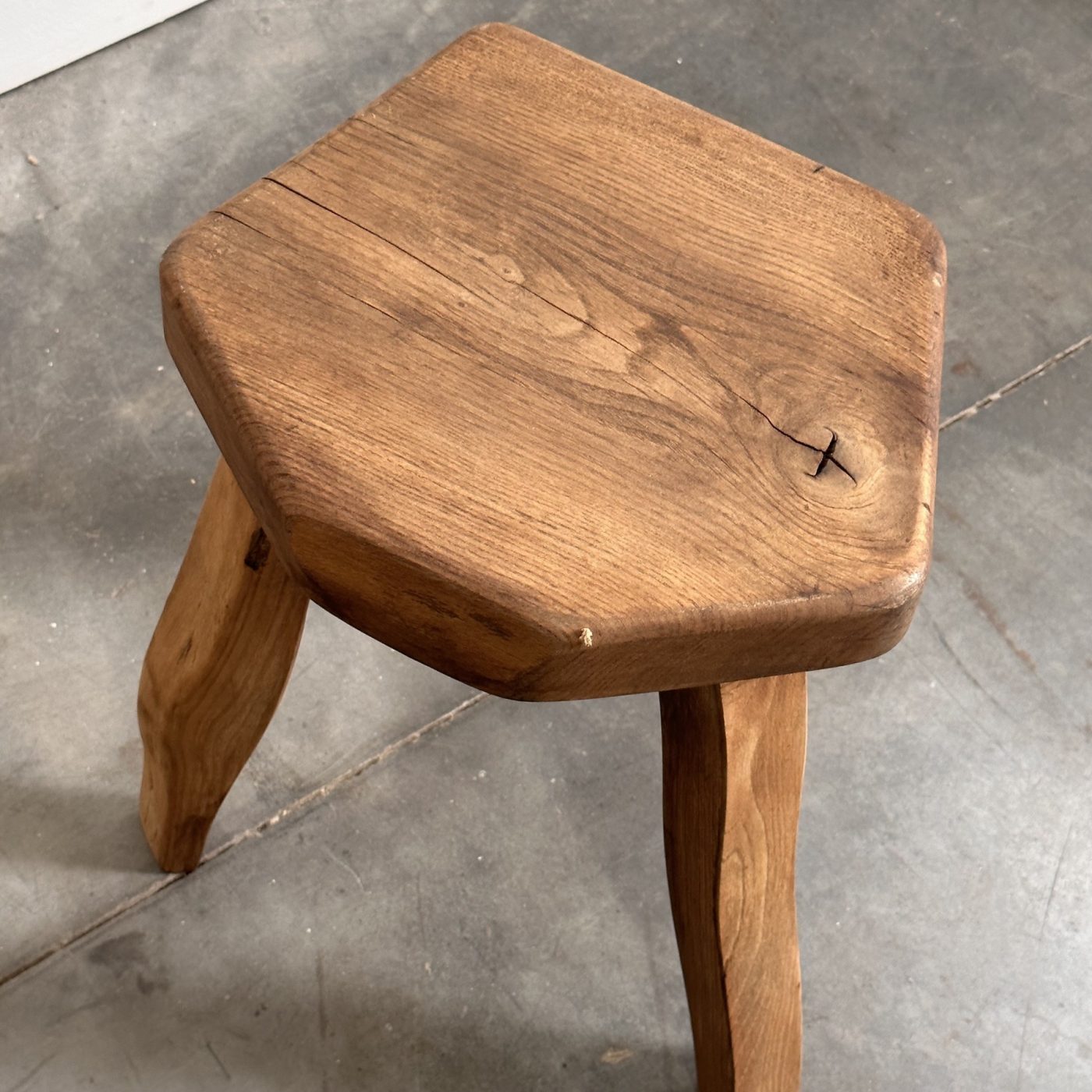 objet-vagabond-brutalist-stools0000