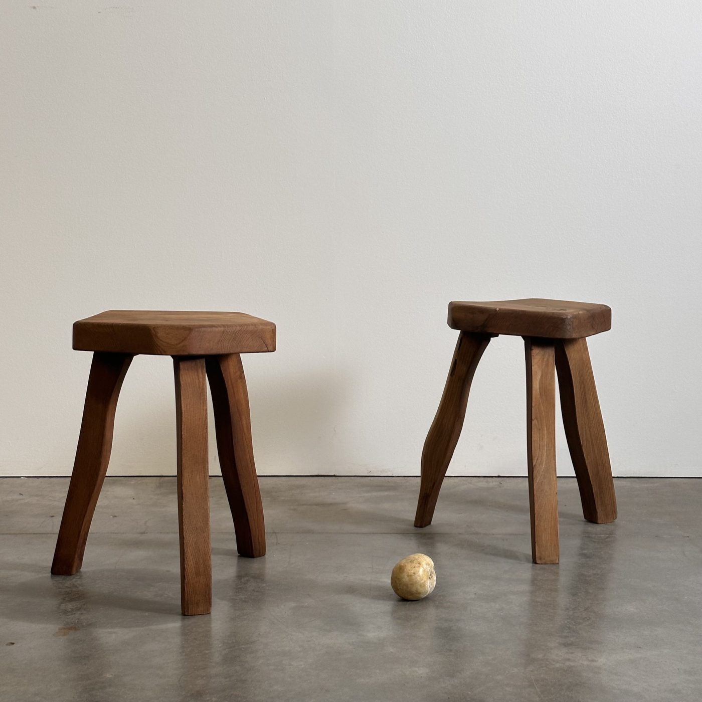 objet-vagabond-brutalist-stools0004