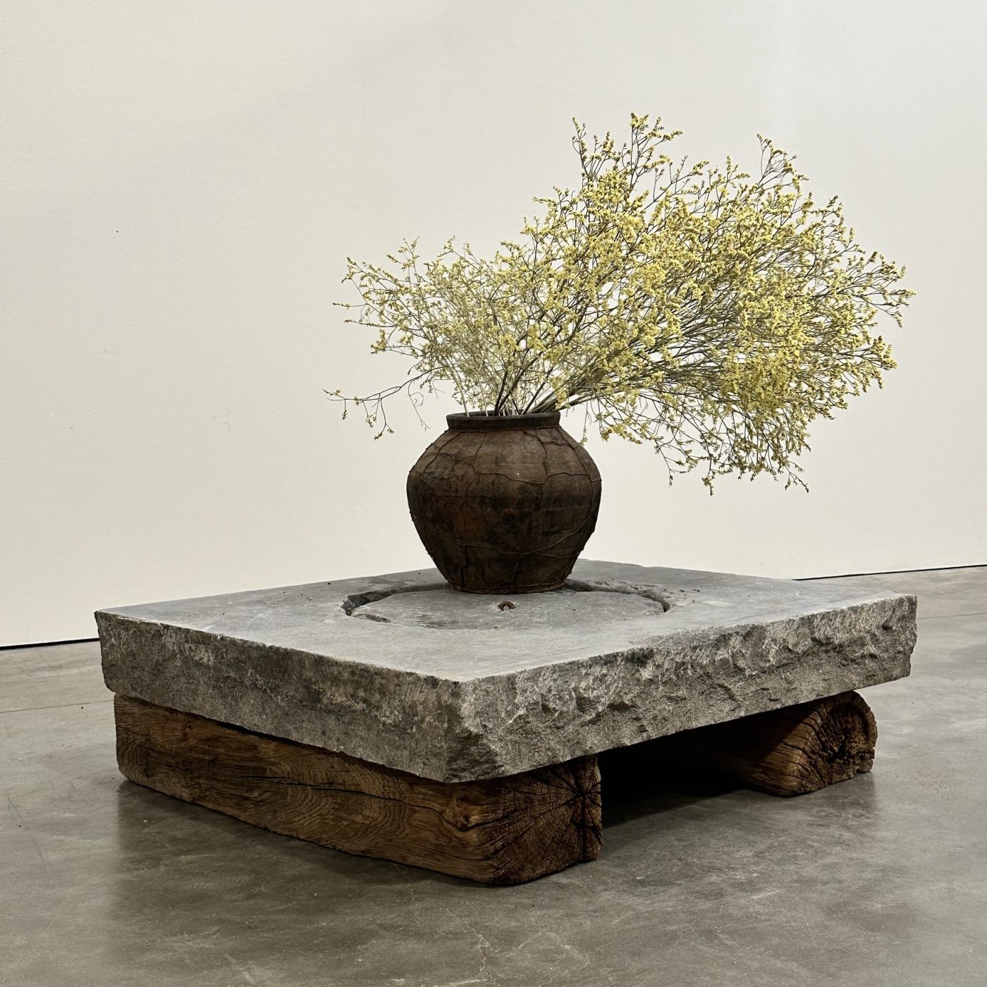 objet-vagabond-stone-table0001