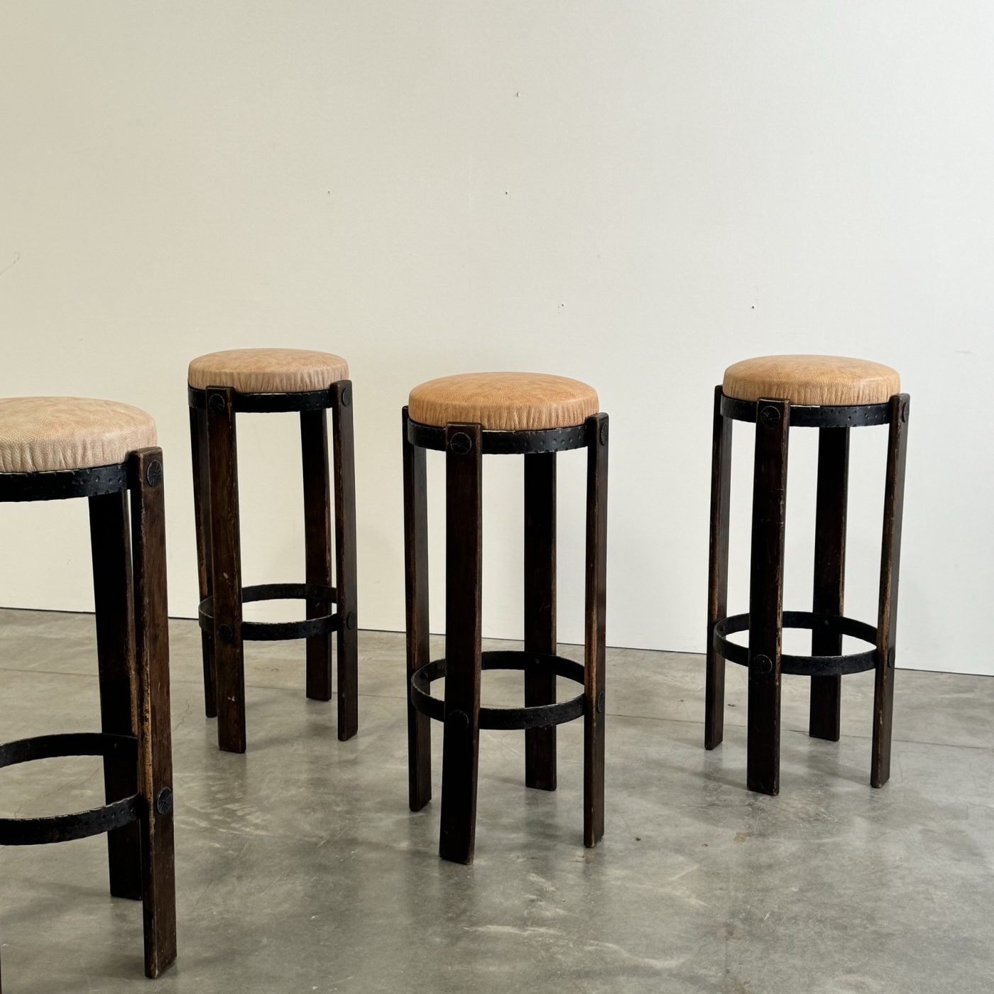 objet-vagabond-stools0002
