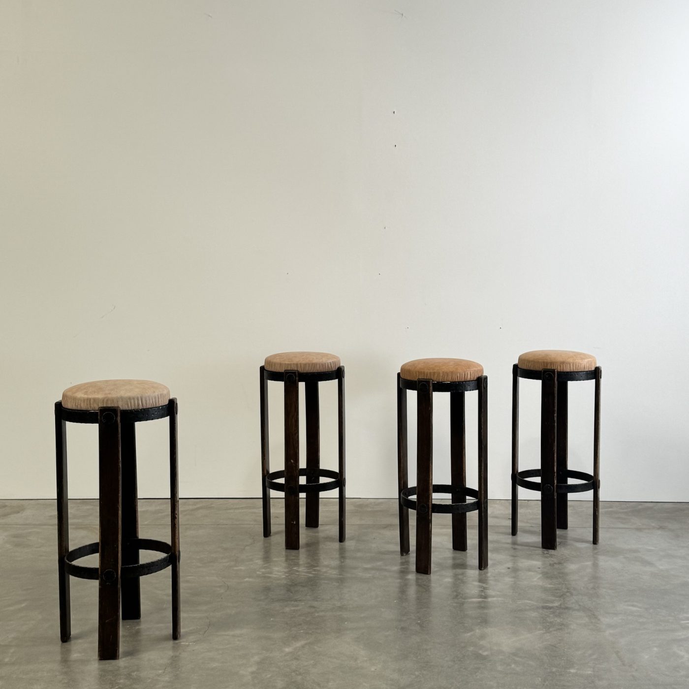 objet-vagabond-stools0003