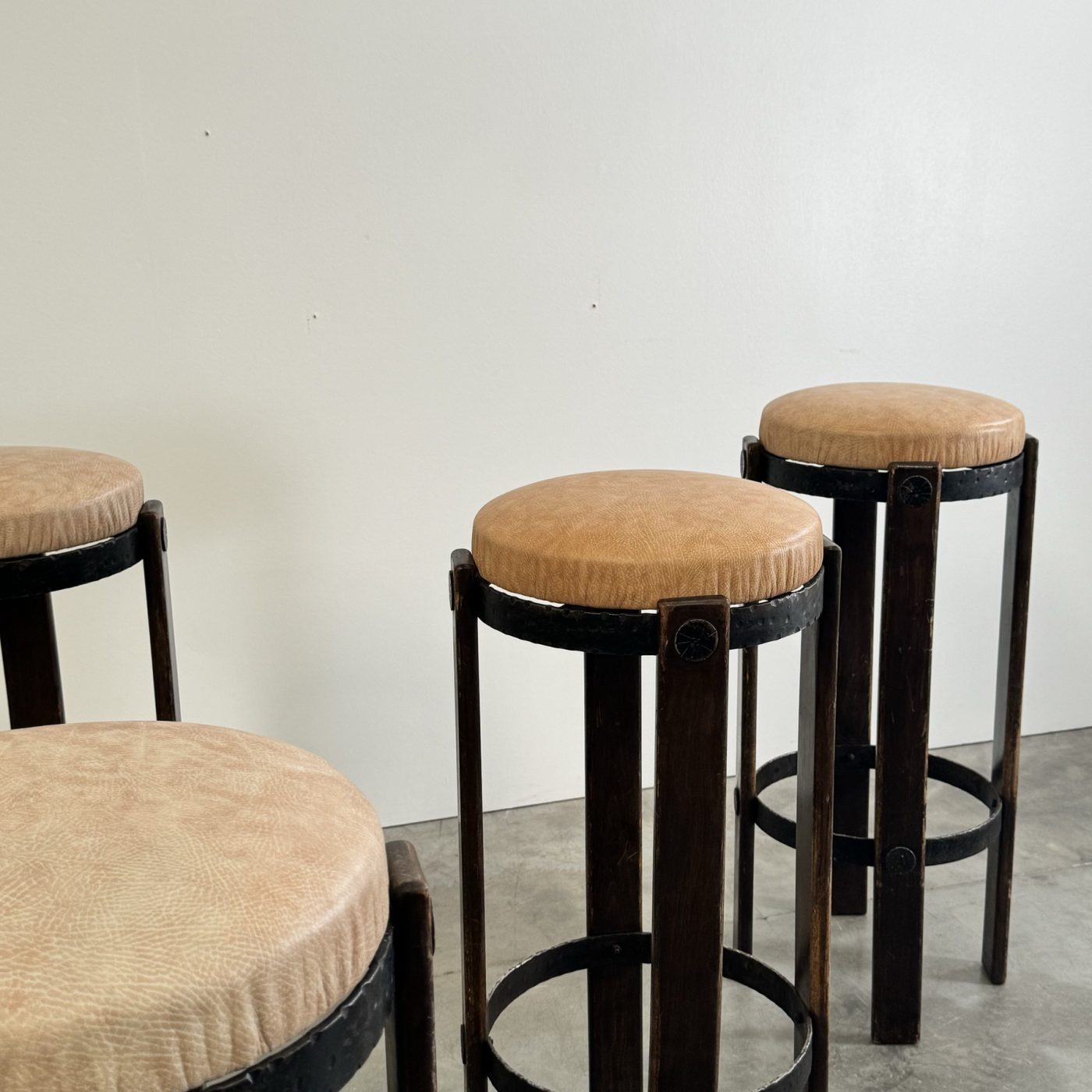 objet-vagabond-stools0007