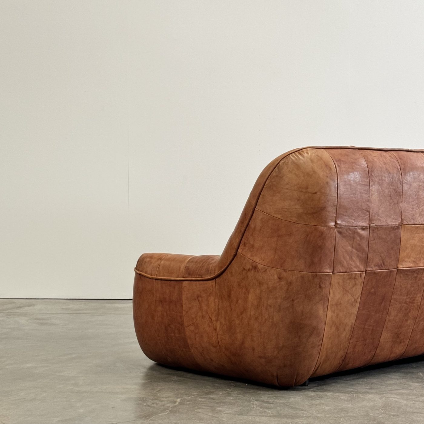 objet-vagabond-leather-sofa0001