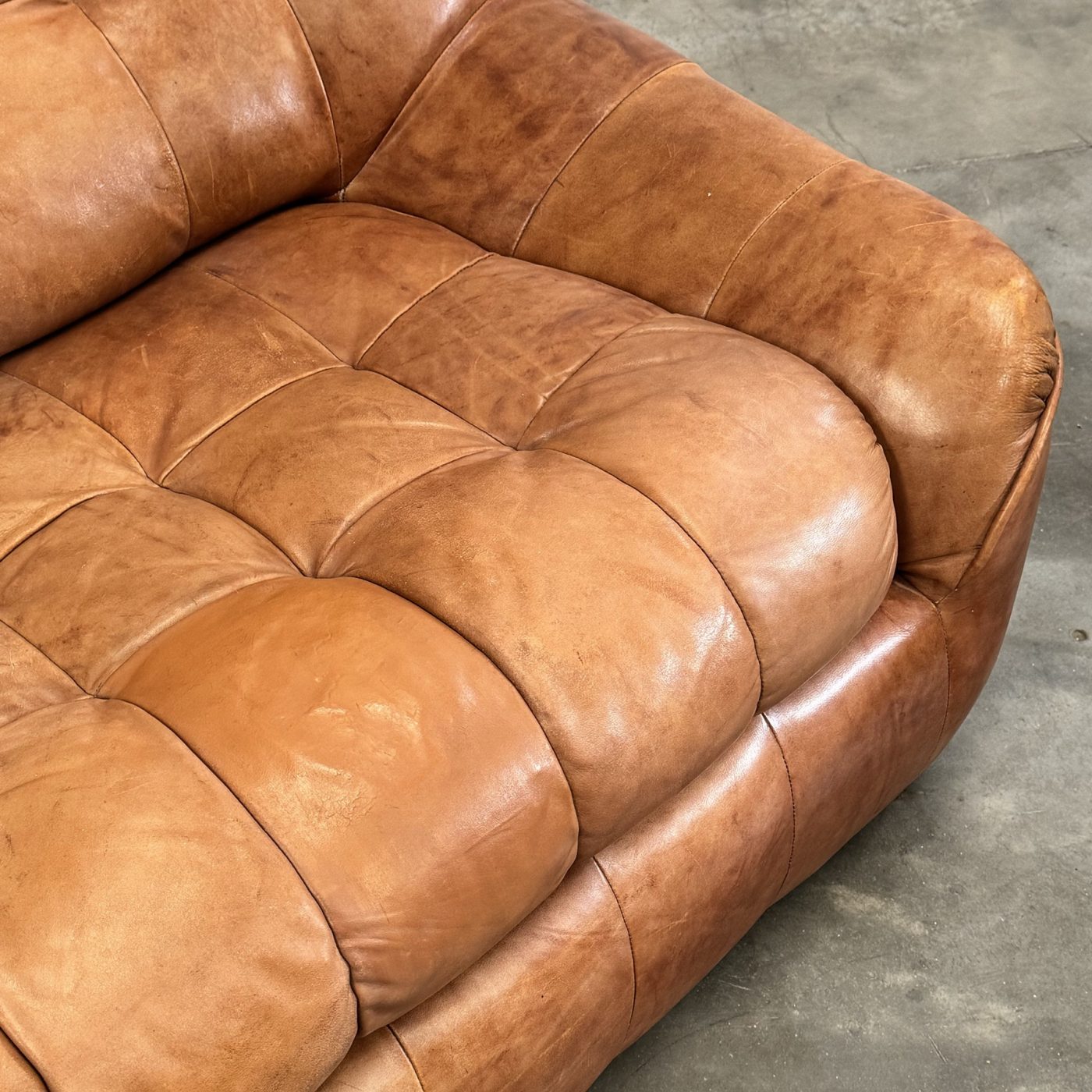 objet-vagabond-leather-sofa0002