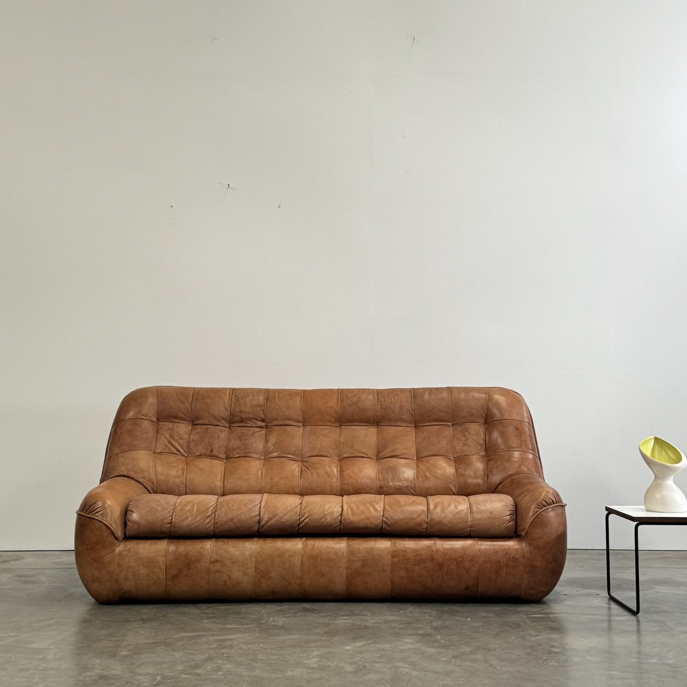 objet-vagabond-leather-sofa0004