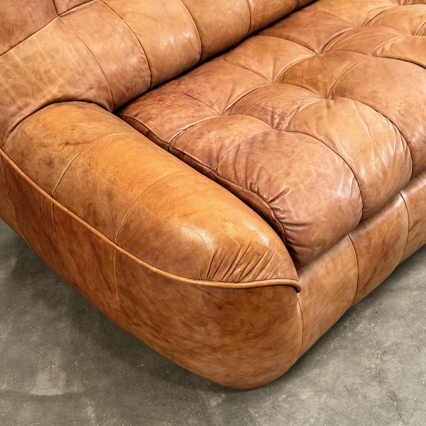 objet-vagabond-leather-sofa0006