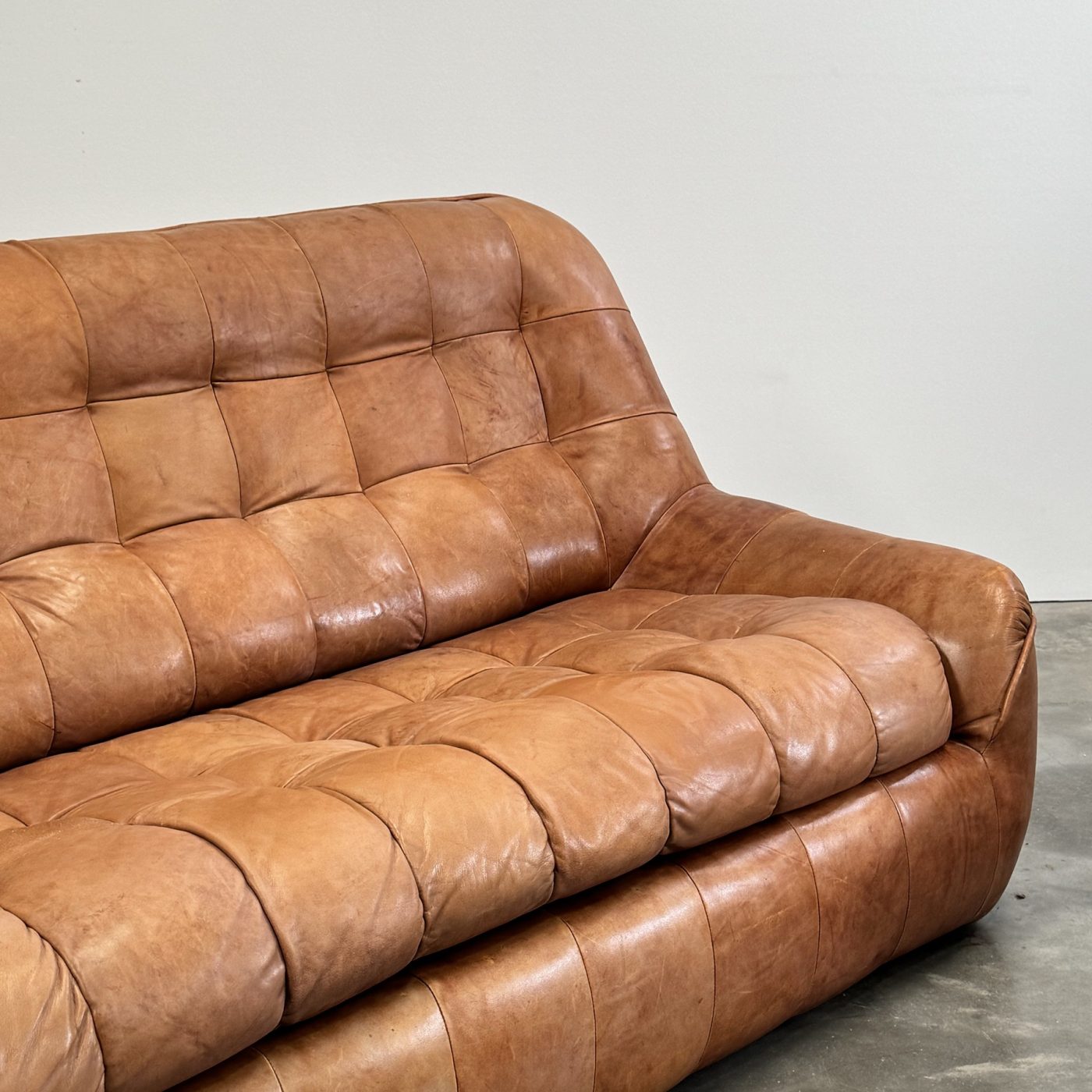 objet-vagabond-leather-sofa0007