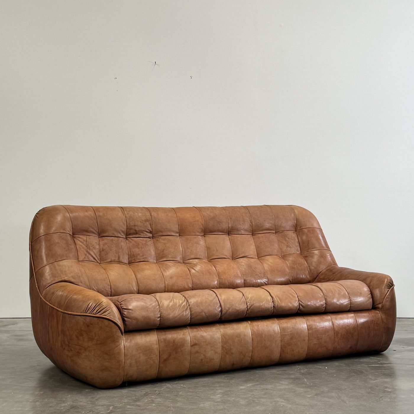 objet-vagabond-leather-sofa0008