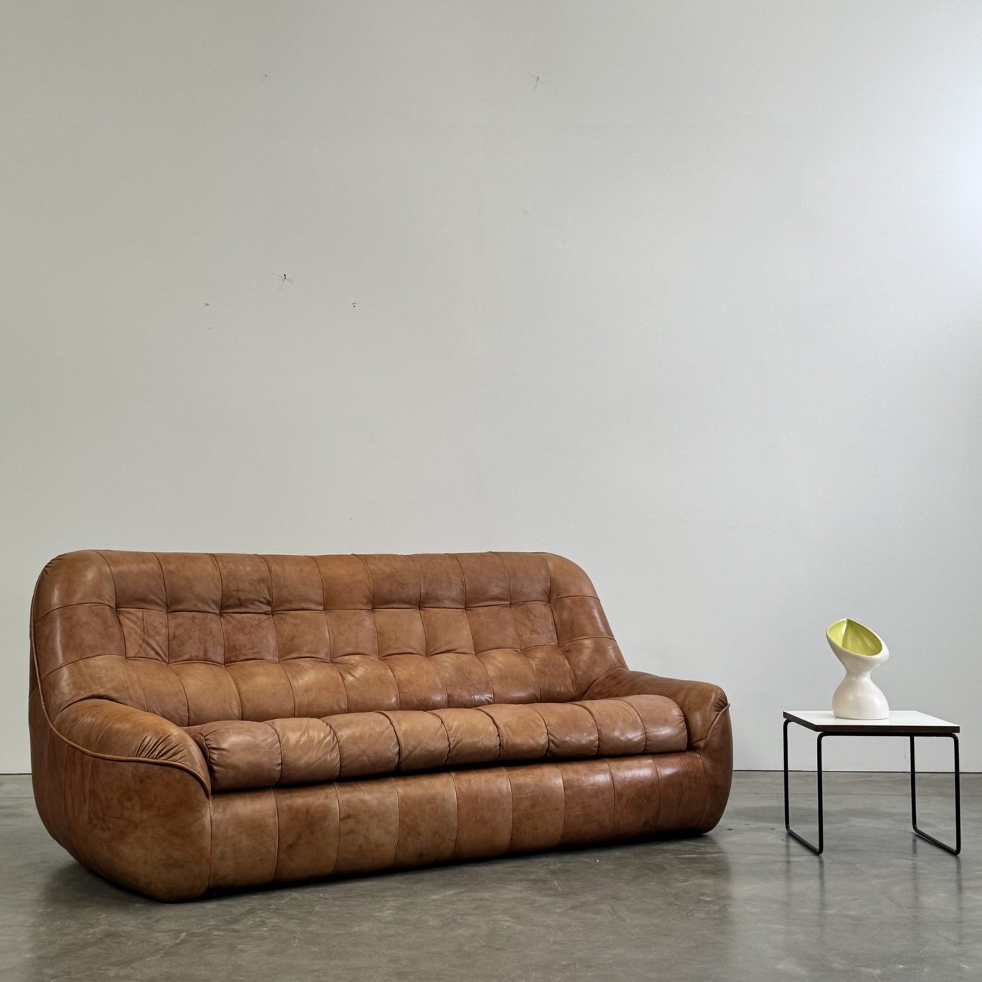 objet-vagabond-leather-sofa0009