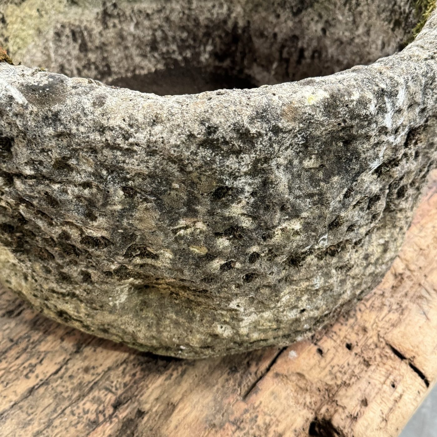 objet-vagabond-stone-planter0001