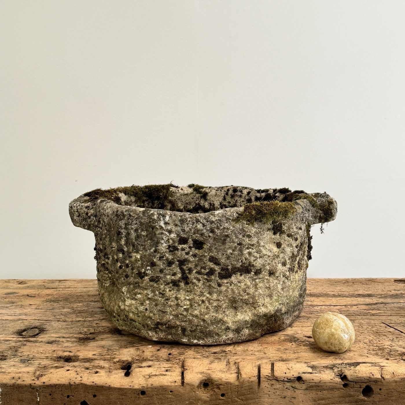 objet-vagabond-stone-planter0004