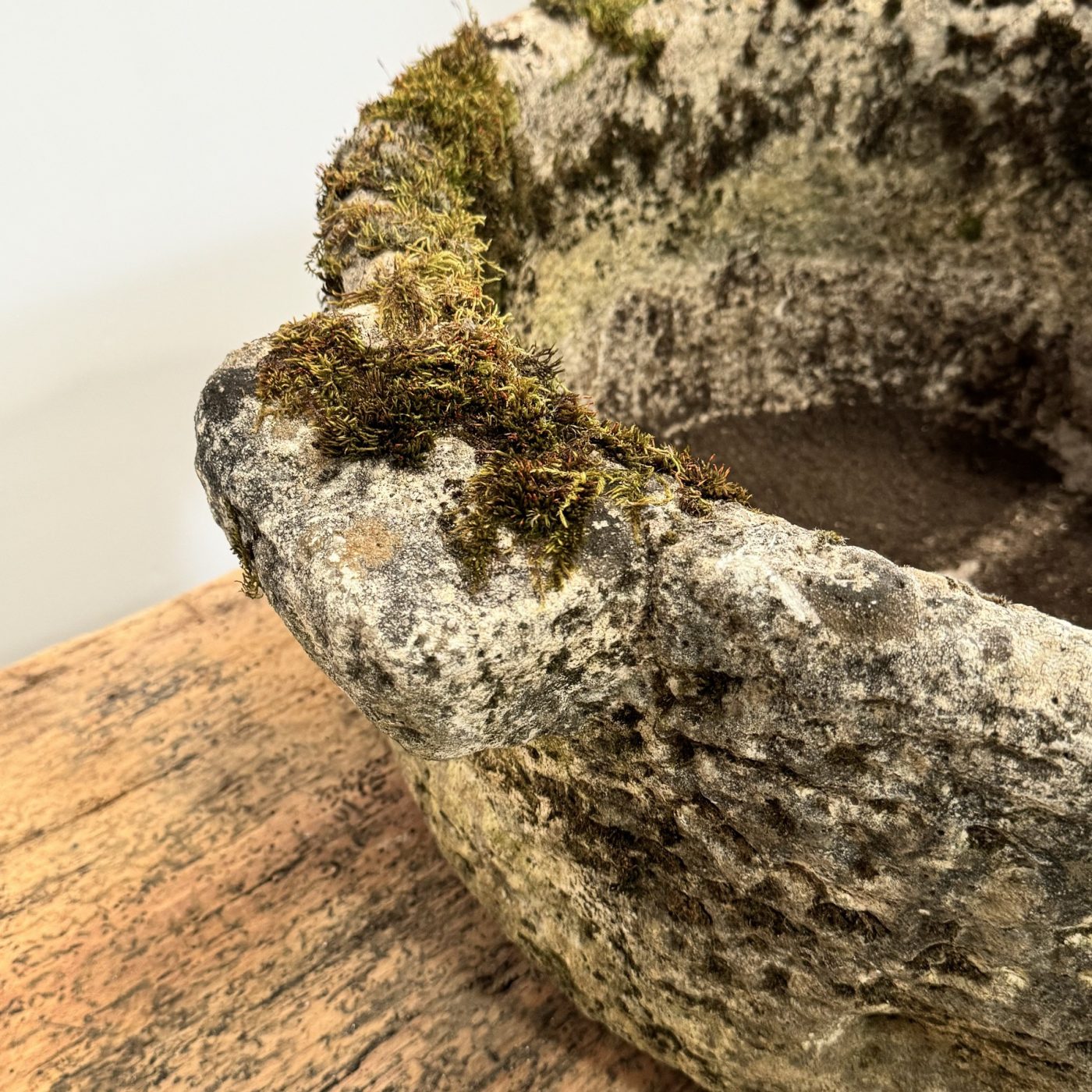 objet-vagabond-stone-planter0005