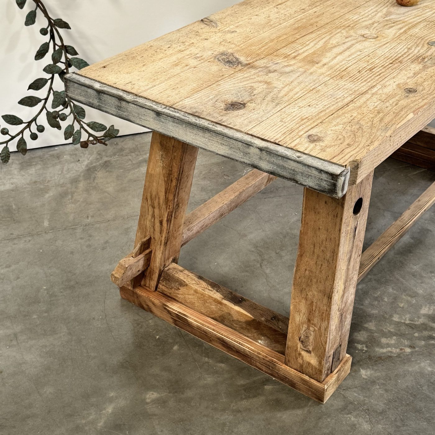 objet-vagabond-carpenter-table0005