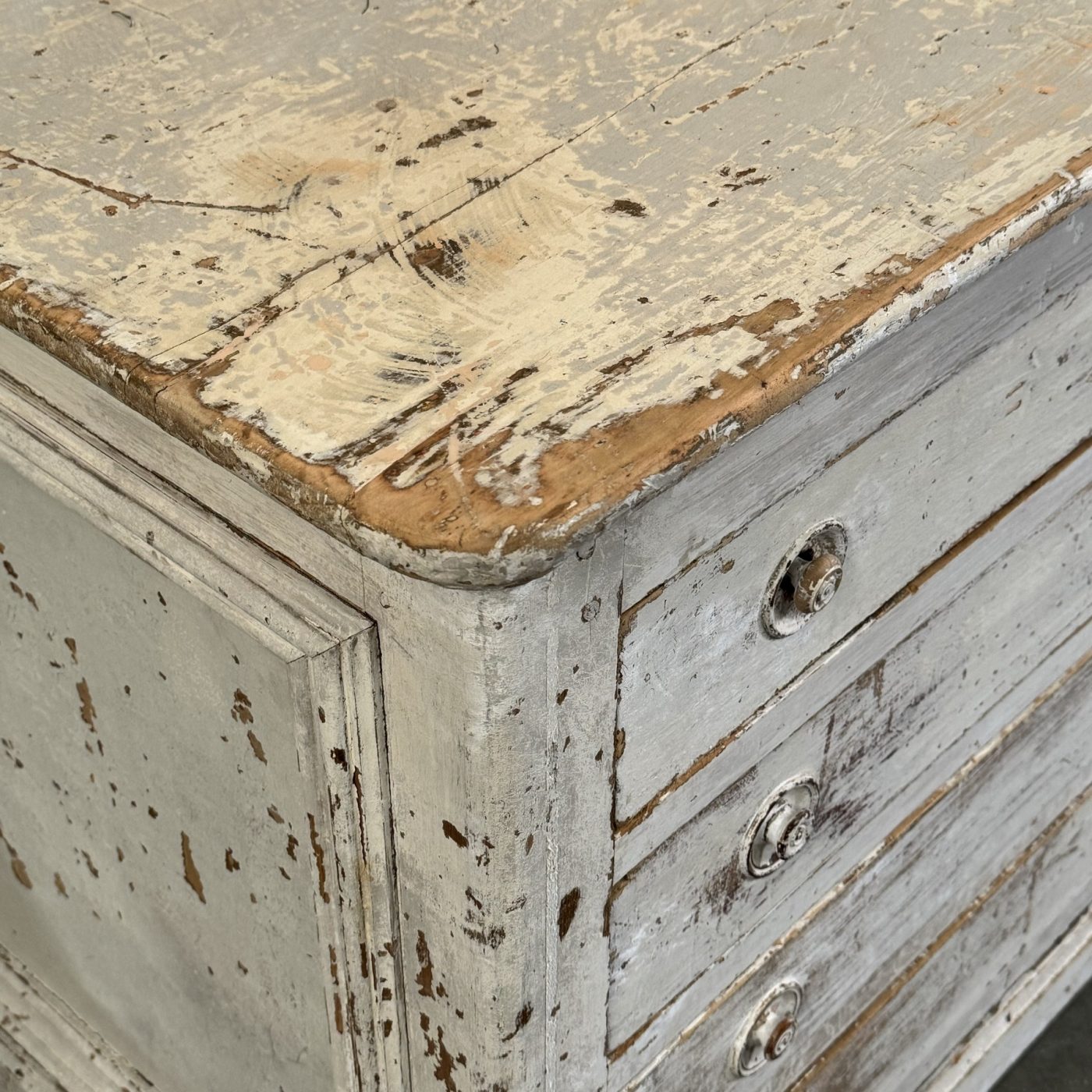 objet-vagabond-painted-chest0002