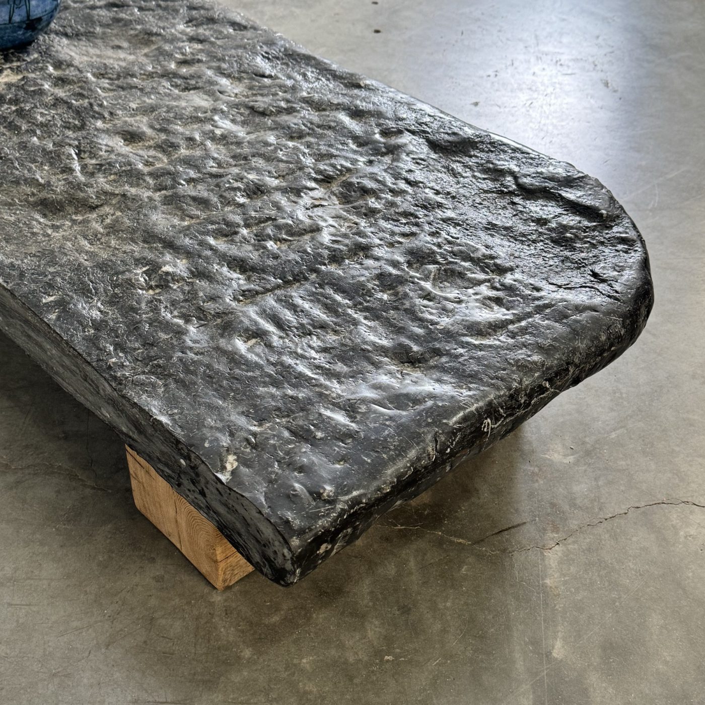 objet-vagabond-stone-coffeetable10002